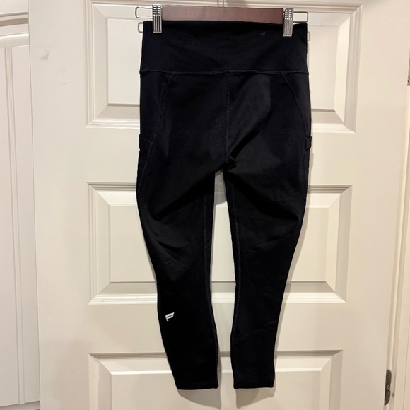 Fabletics On-The-Go PowerHold High-Waisted Capri Women's Small S ~ EXCELLENT - Picture 5 of 7